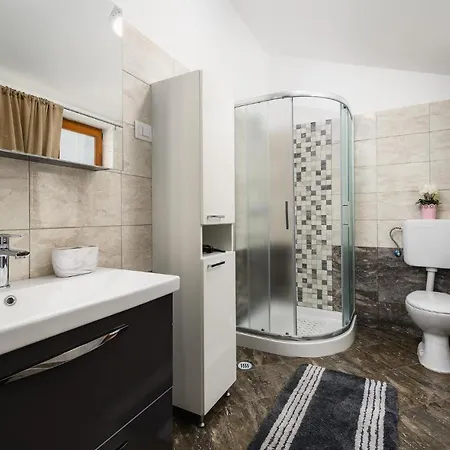 2 Bedroom Lovely In Katun Lindarski,pazin * Katun Lindarski
