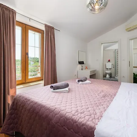 2 Bedroom Lovely In Katun Lindarski,pazin * Katun Lindarski