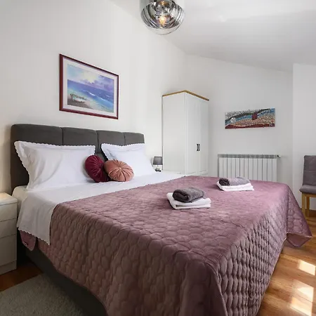 Dom wakacyjny 2 Bedroom Lovely In Katun Lindarski,pazin Katun Lindarski