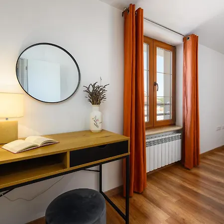 Dom wakacyjny 2 Bedroom Lovely In Katun Lindarski,pazin