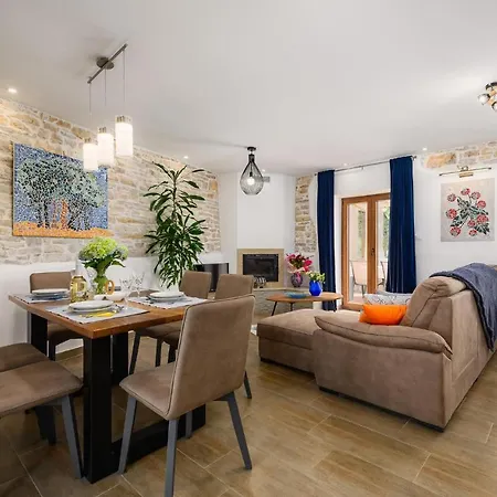2 Bedroom Lovely In Katun Lindarski,pazin Katun Lindarski