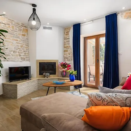 2 Bedroom Lovely In Katun Lindarski,pazin * Katun Lindarski