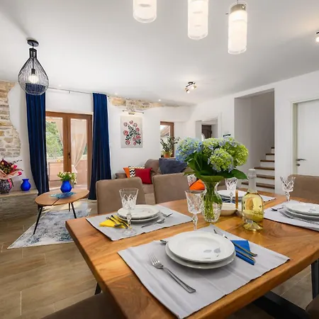 Tatil Evi 2 Bedroom Lovely In Katun Lindarski,pazin *
