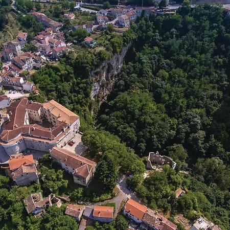 Dom wakacyjny Cozy In Katun Lindarski,pazin Katun Lindarski