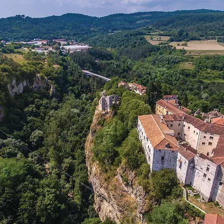Dom wakacyjny Cozy In Katun Lindarski,pazin Katun Lindarski